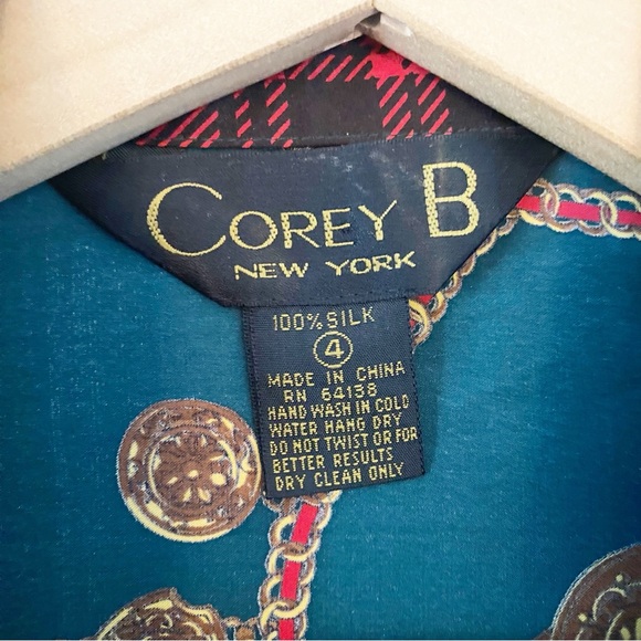 Vintage COREY B 100% Silk Button Up Shoulder Padded Blouse Christmas Colors - Picture 8 of 9